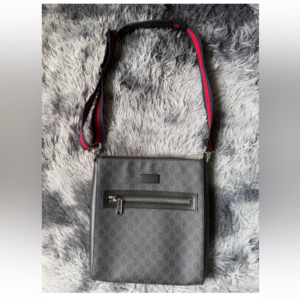 Gucci Gray Messenger Bag with Red and Blue Strap - Picture 2 of 13